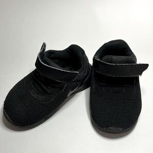 NIKE BLACK SNEAKER SIZE US 7C